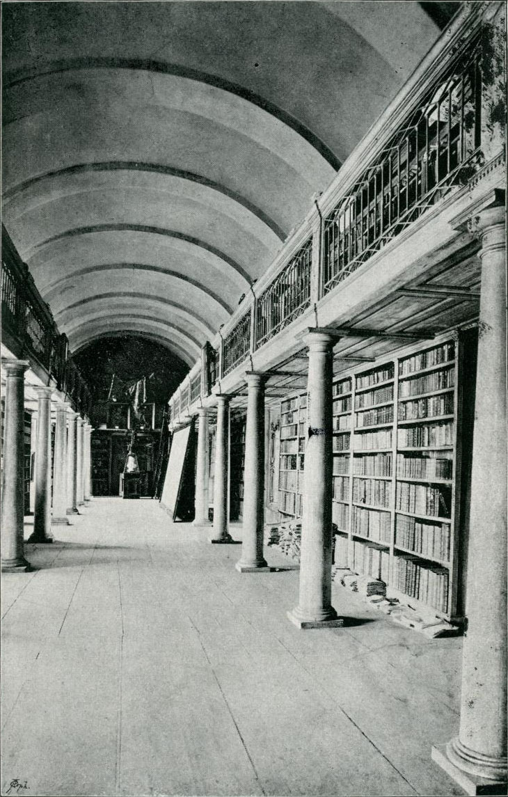 A Kollégiumi Nagykönyvtár északi hajója 1895 körül